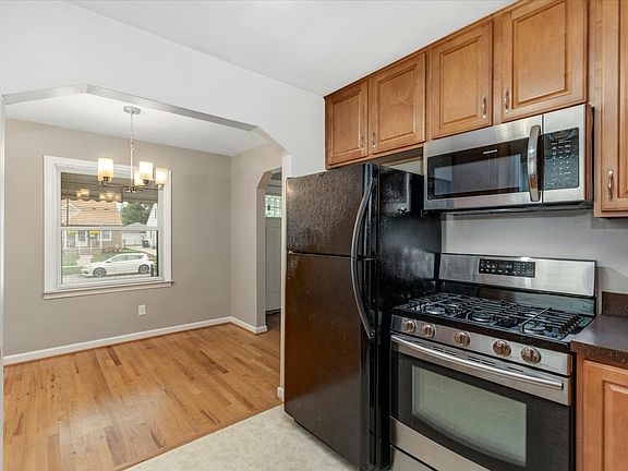 2nd image of 912 N Edison Ave
