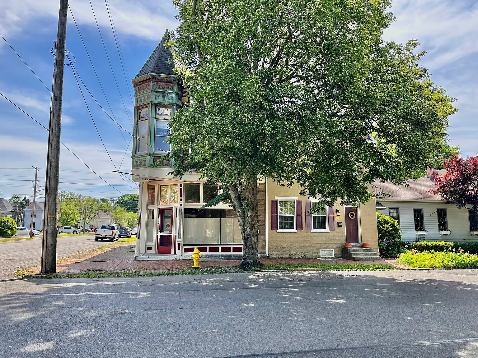 Historic Apartment Building — Photo 3