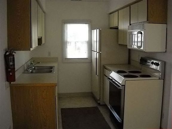 3rd image of 823 W Vine St APT 3