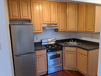 Rented by Cezanne Outlet LLC