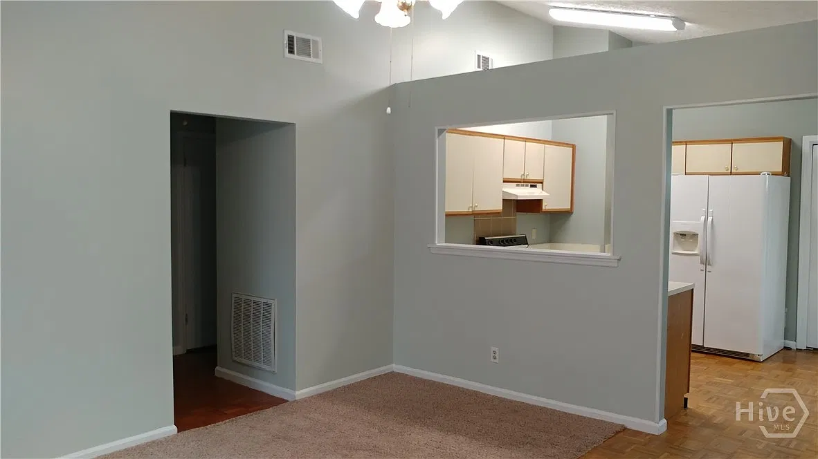 3 bed, 2.0 bath, 1279 sqft, $1,675 — Photo 4