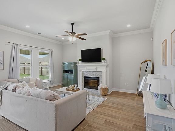 4th image of 2089 Orleans Dr