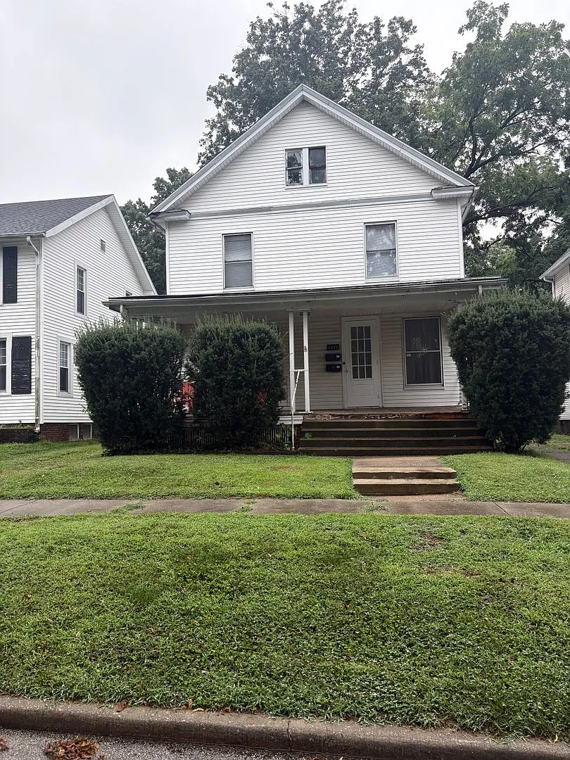 1441 W Wood St — Photo 1