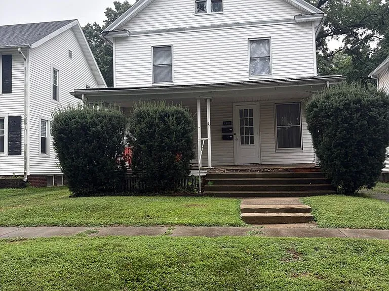 1441 W Wood St — Photo 1