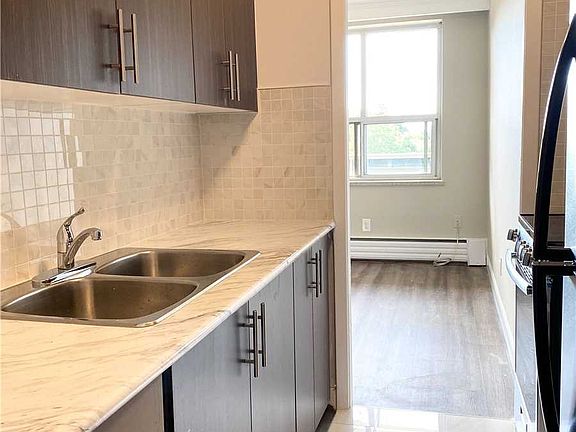 5th image of 276 Saint Clair Ave W #406