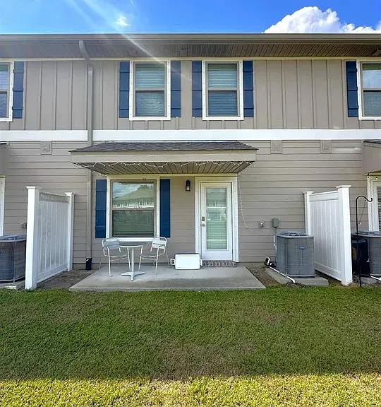 308 S F St — Photo 2