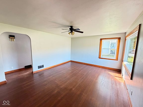 4th image of 2521 Mounds Rd