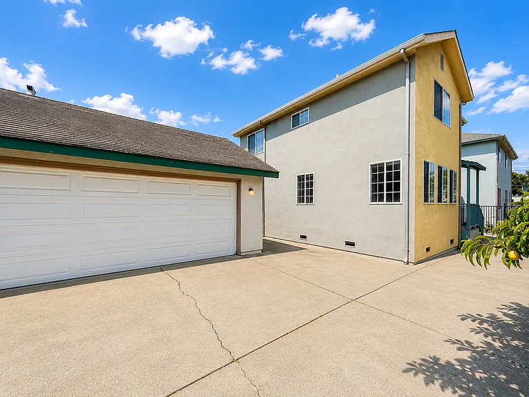 712 Prospect Row — Photo 26