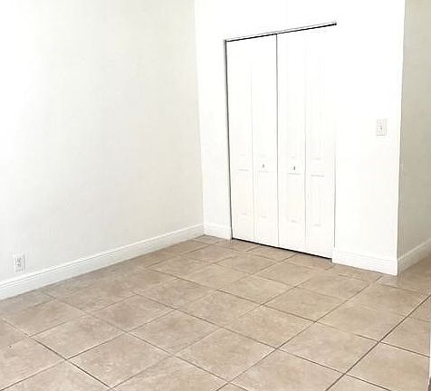 4th image of 935 Marseille Dr #22