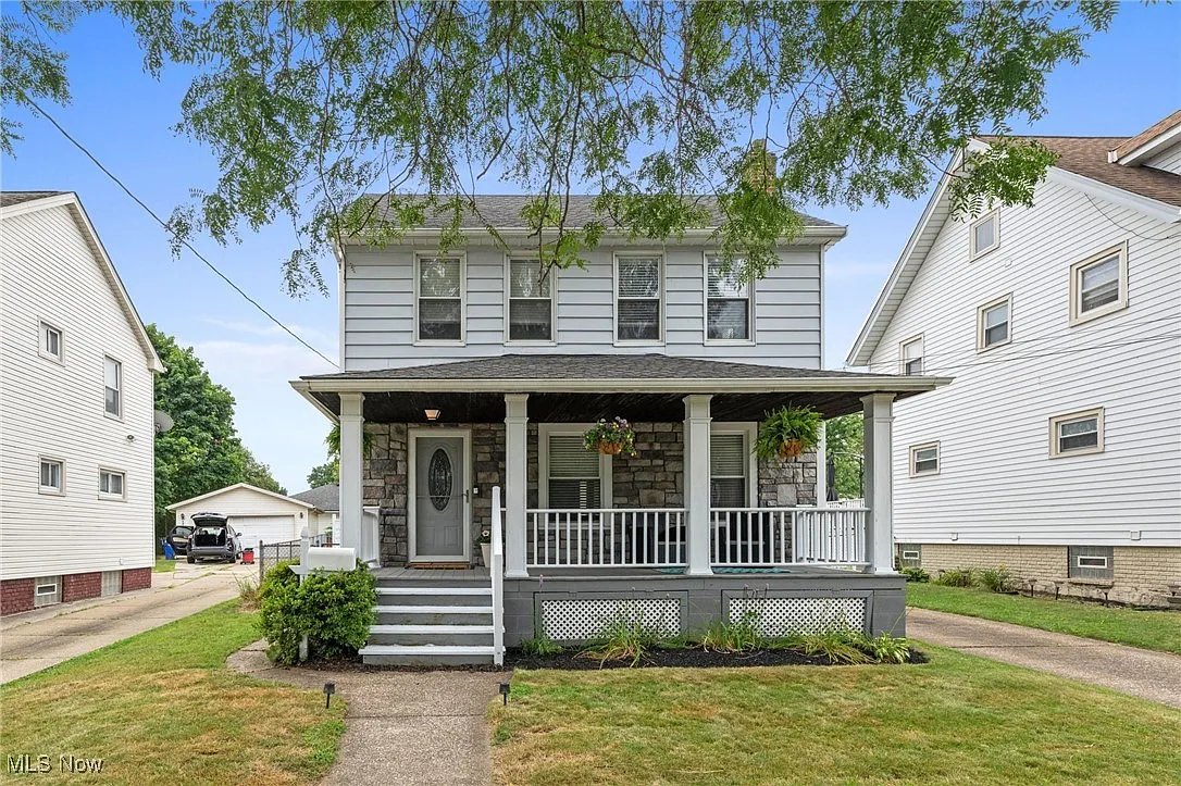 1107 Spring Rd photo 1