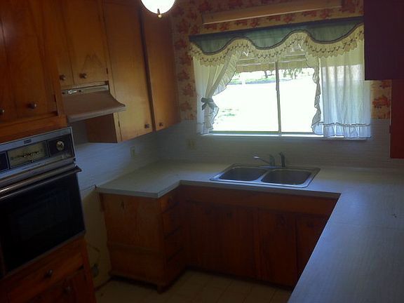 3rd image of 1309 Beach Blvd