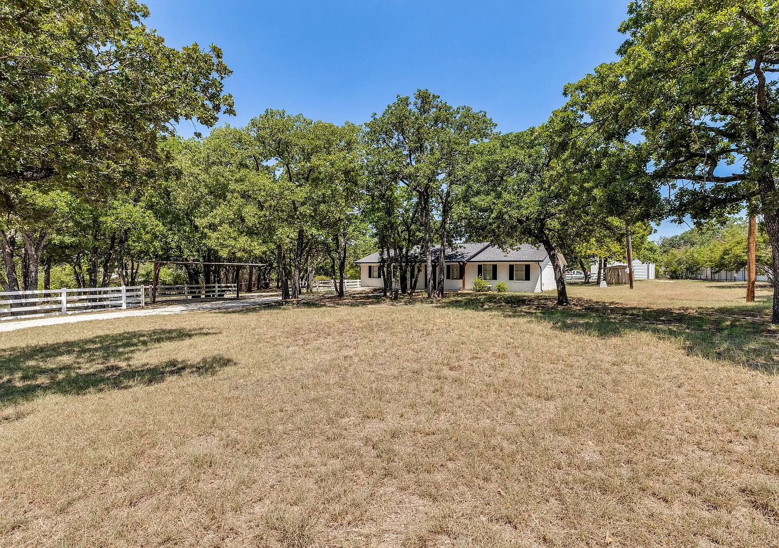 Country living in this updated 4 bedroom/1.5 bath modern farmhouse — Photo 1