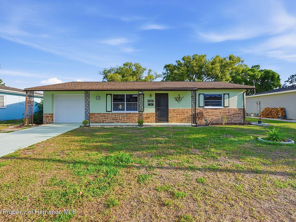 1st image of 7541 Hollyridge Dr