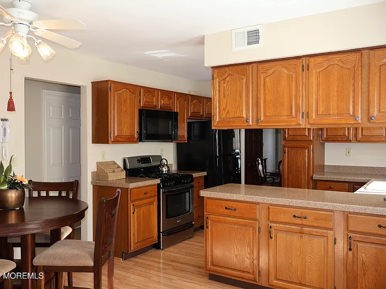 2409 Coral Leaf Rd — Photo 8