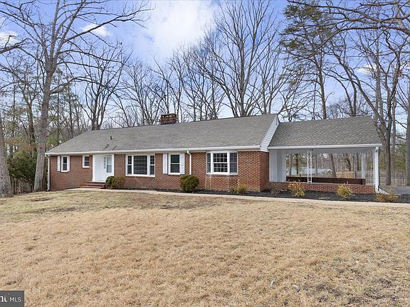 2nd image of 201 Wilderness Ln