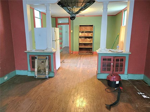 3rd image of 2720 Burgundy St