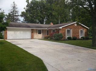 101 Oak Meadows Dr, Bryan, OH 43506