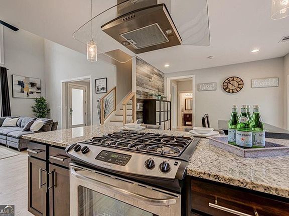 4th image of 1758 Beacon Hill Blvd NE