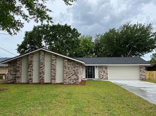 36 Lakeview Dr, Mary Esther, FL 32569