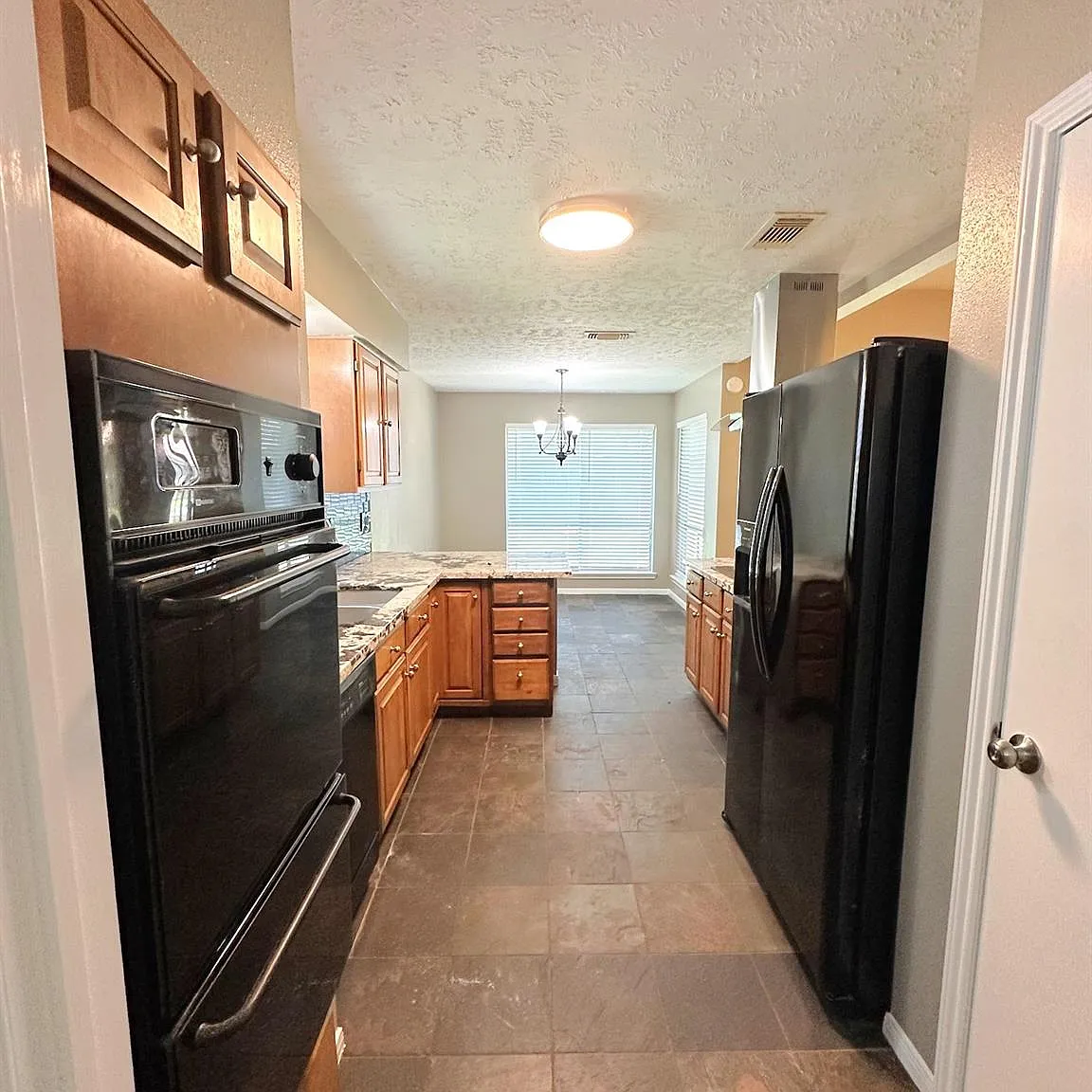 4 bed, 2.0 bath, 1850 sqft, $2,100 — Photo 2