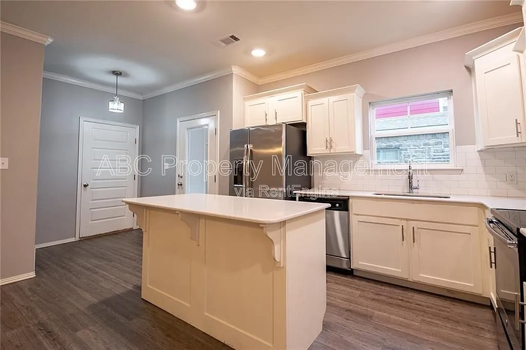3 bed, 3.5 bath, 1842 sqft, $1,999 — Photo 4
