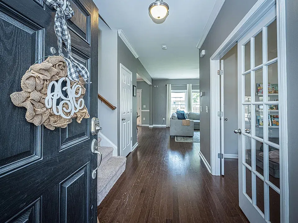 3 bed, 2.5 bath, 2004 sqft, $2,600 — Photo 4