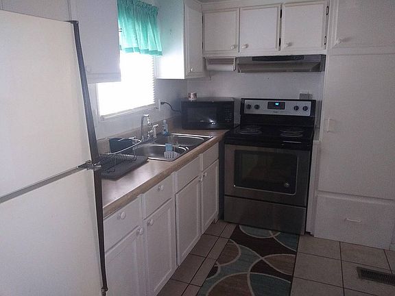 4th image of 837 W Colonial Cir