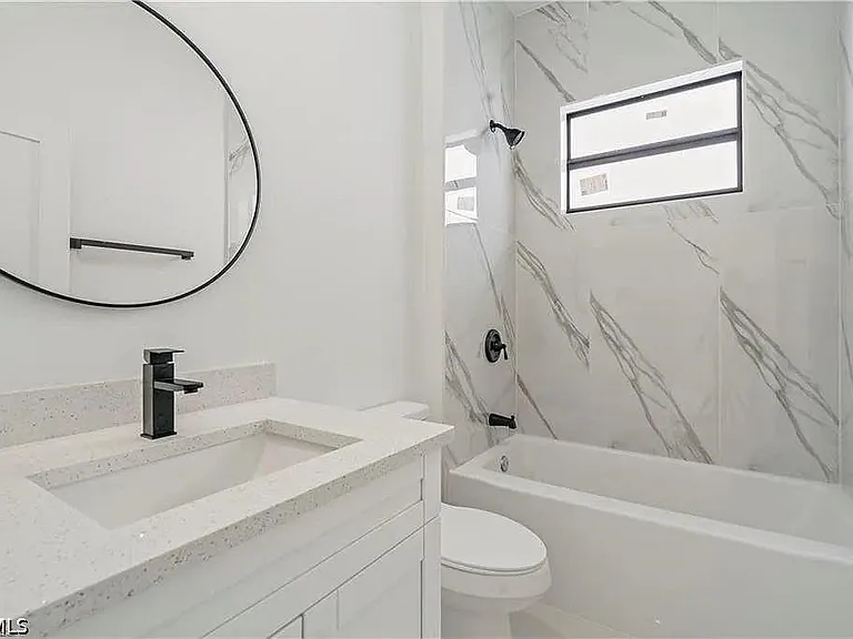 467 Paddock St — Photo 4