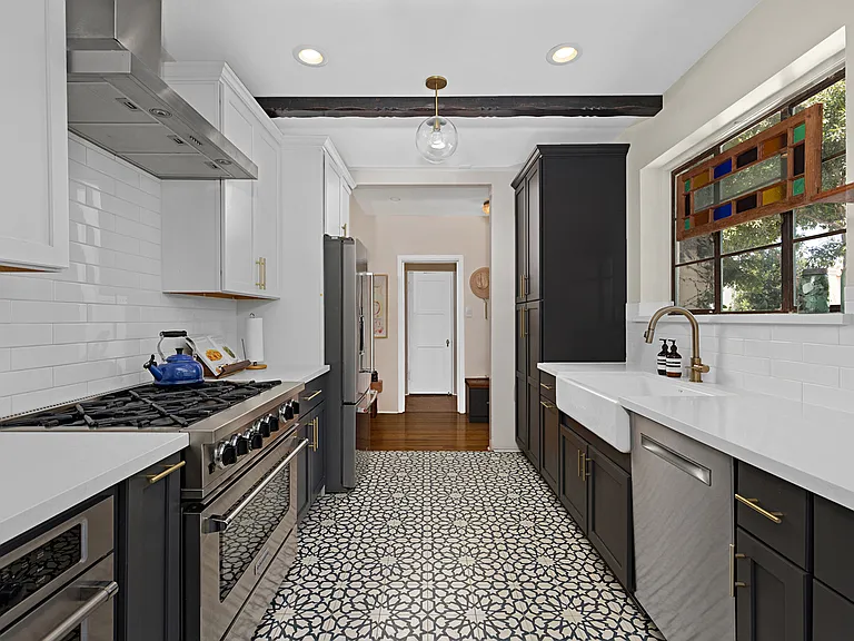 4006 6th Ave — Photo 12