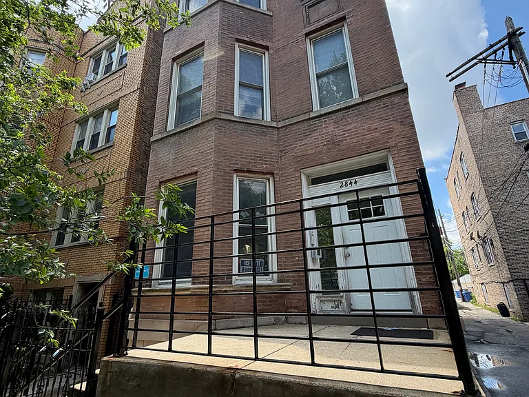 2844 N Whipple St #R2 — Photo 1