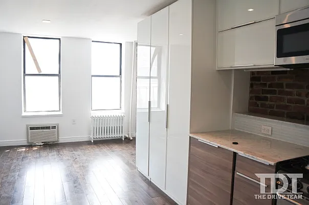 Rented by J Misrahi Realty Corp | media 33