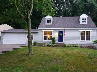 10831 Sconcewood Dr SE, Lowell, MI 49331