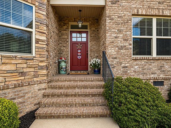 2nd image of 650 Josef Cir