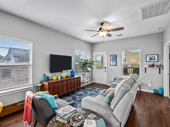 710 35th St, Galveston, TX 77550