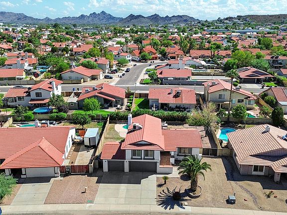3rd image of 1927 E CROCUS Drive