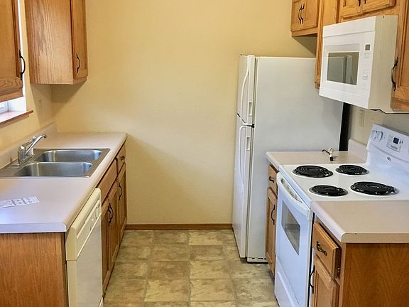 3rd image of 20304 Skyview Dr APT D
