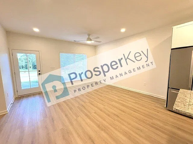222 E Chappell St — Photo 4