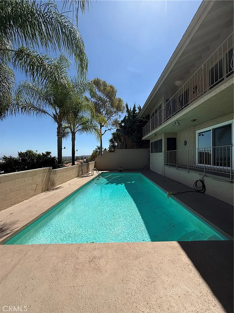 2 bed, 820 sqft, $4,000 — Photo 3