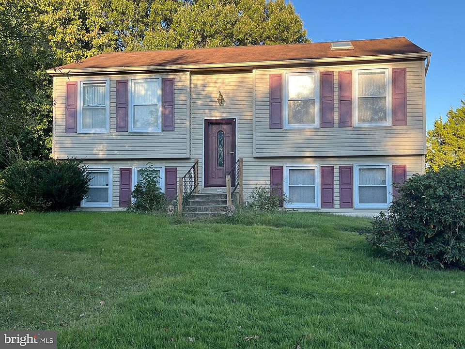 1st image of 702 Avis Dr