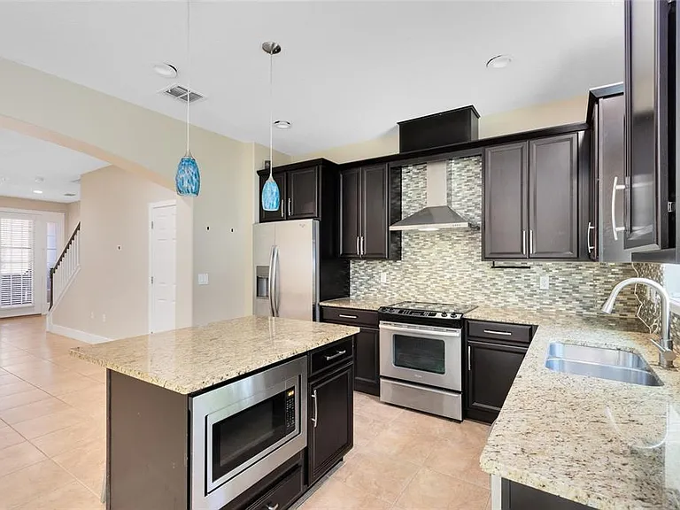 9625 Silver Buttonwood St — Photo 3