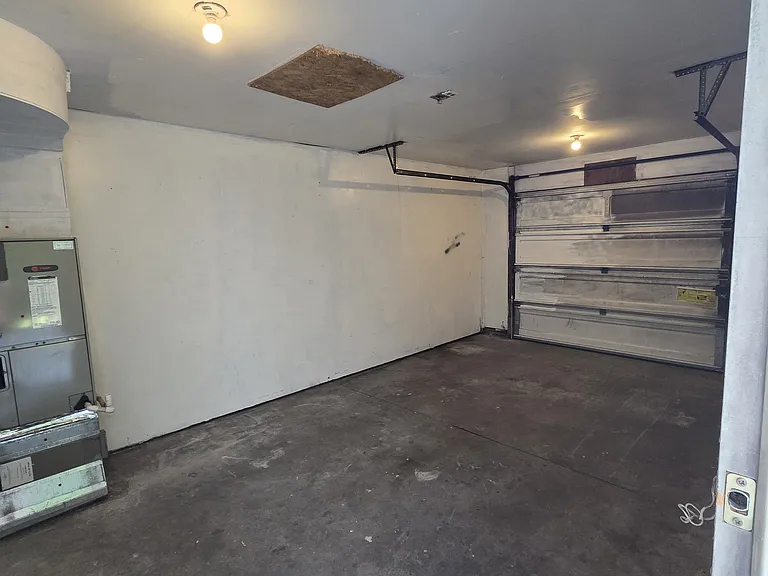 1819 Pleasant St — Photo 16