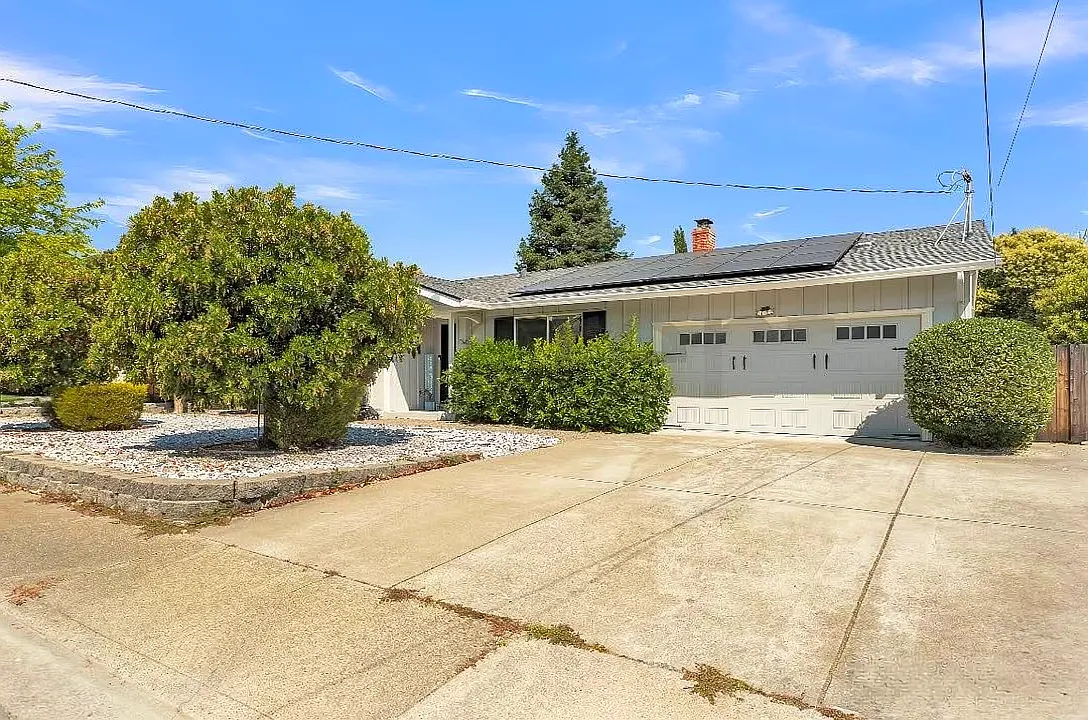 4 bed, 2099 sqft, $2,055 — Photo 1
