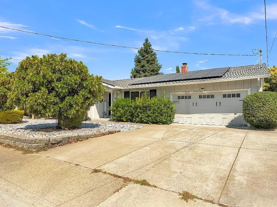 182 Madelia Pl