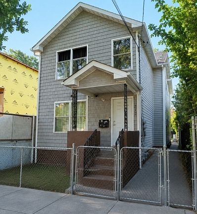 3rd image of 212 N 1St St