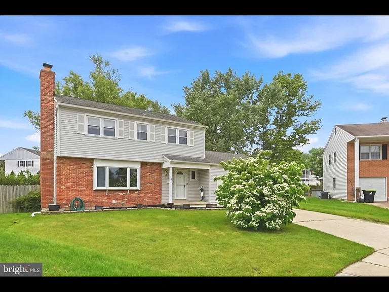 203 Kane Ct — Photo 1
