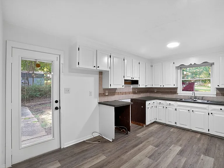 1494 Carpenter St — Photo 13