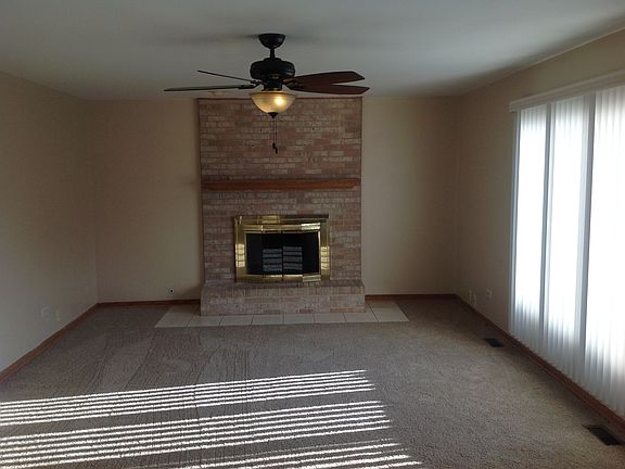 3rd image of 1409 Pinehurst Dr
