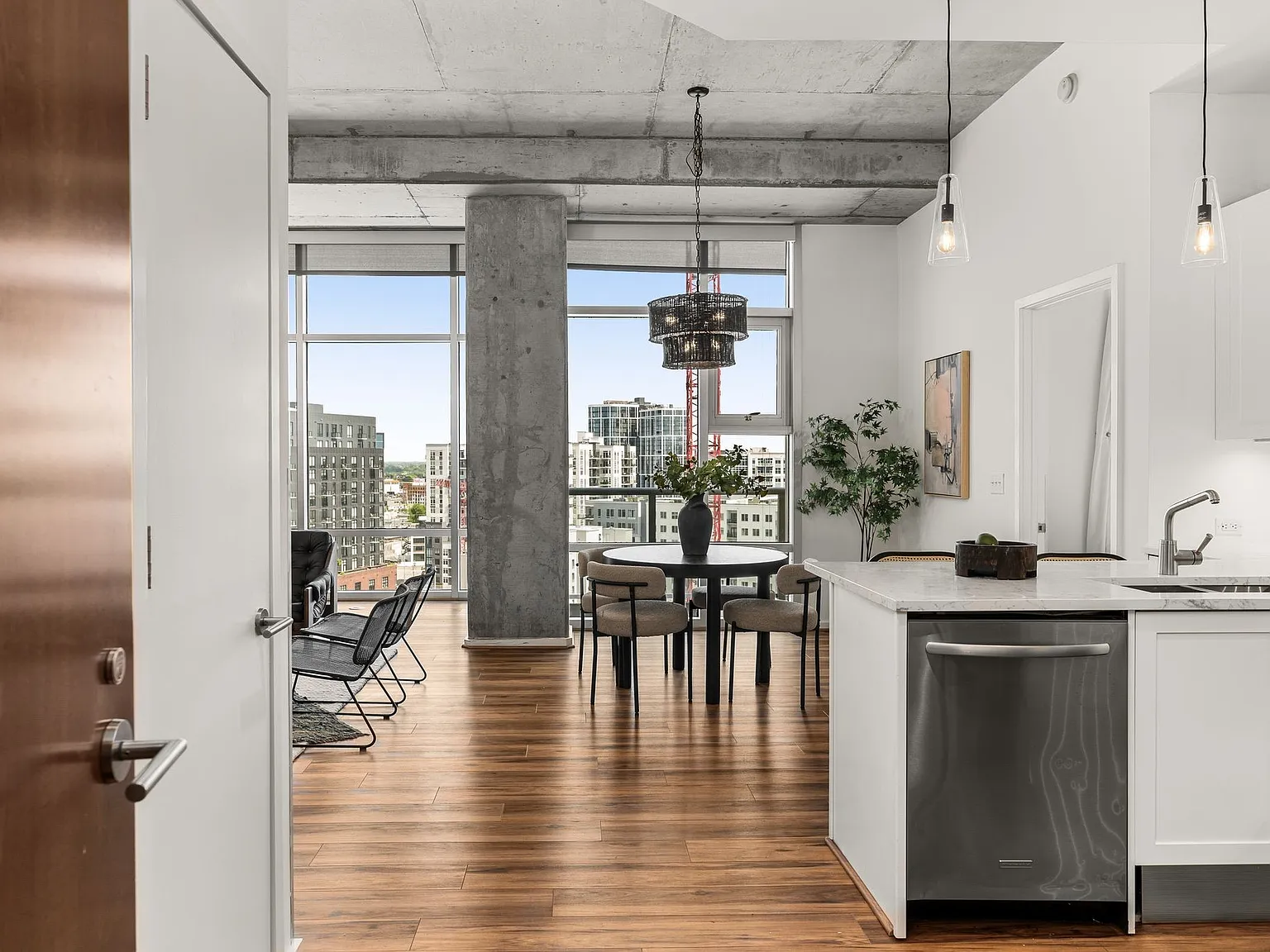 1 bed, 1100 sqft, $2,800 — Photo 2
