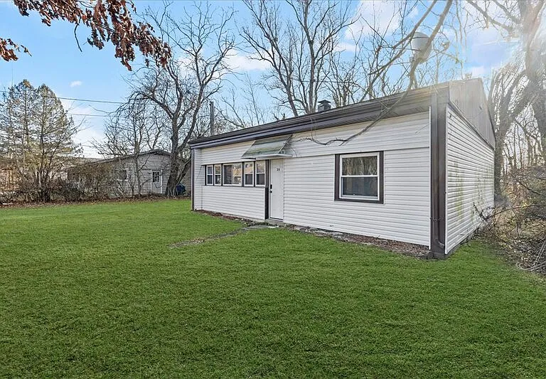 28 Crescent Dr — Photo 2