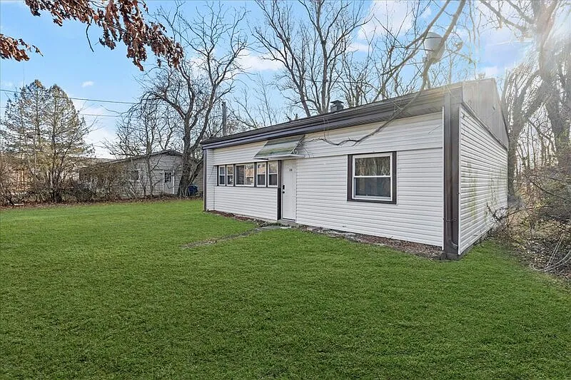Building Photo - 28 Crescent Dr